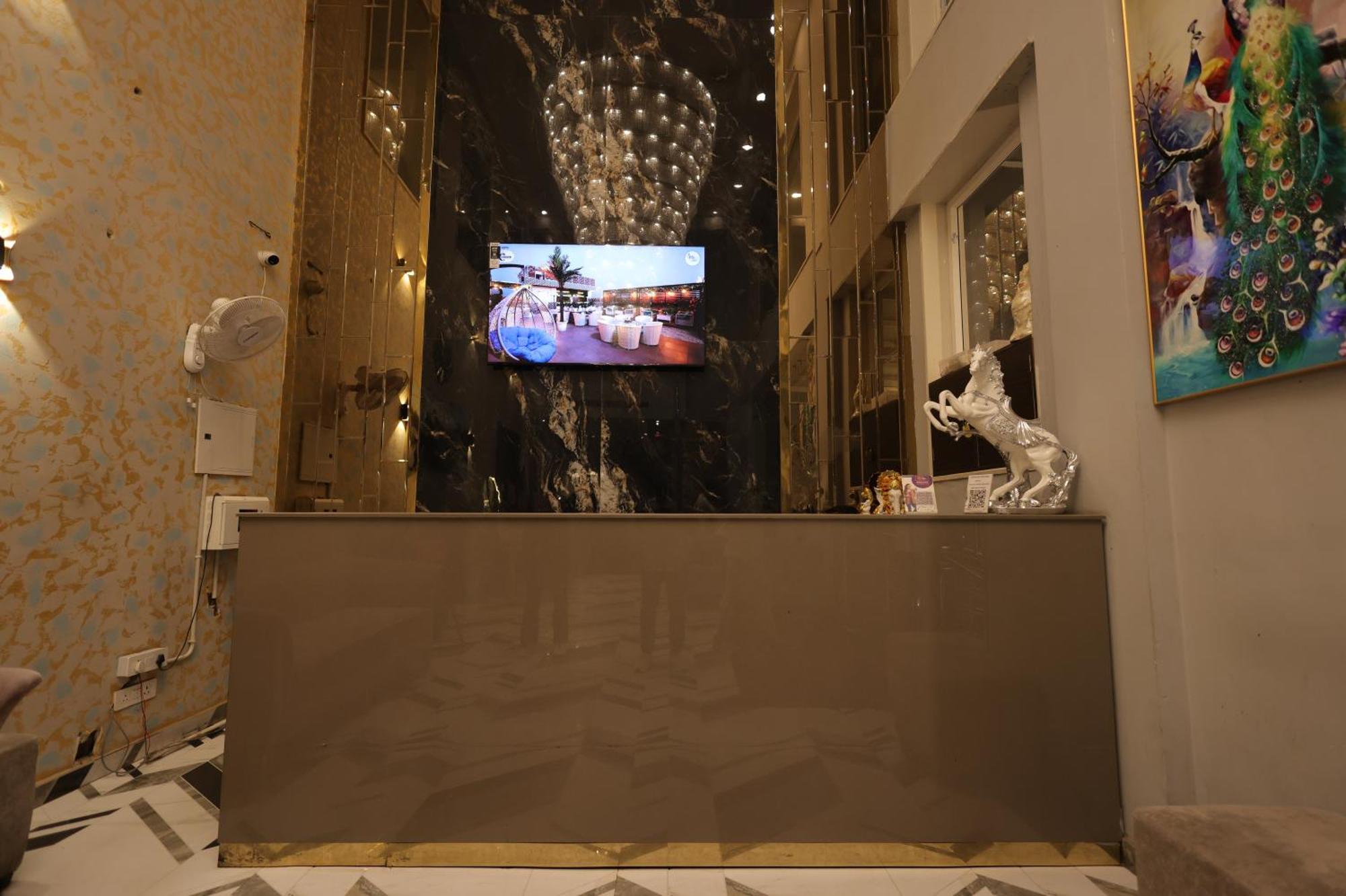 Crown Ceremonies Otel Faridabad Dış mekan fotoğraf